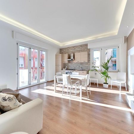 Ariston - Ciclabile Appartamento In Centro Al Mare Con Balcone 圣雷默 外观 照片